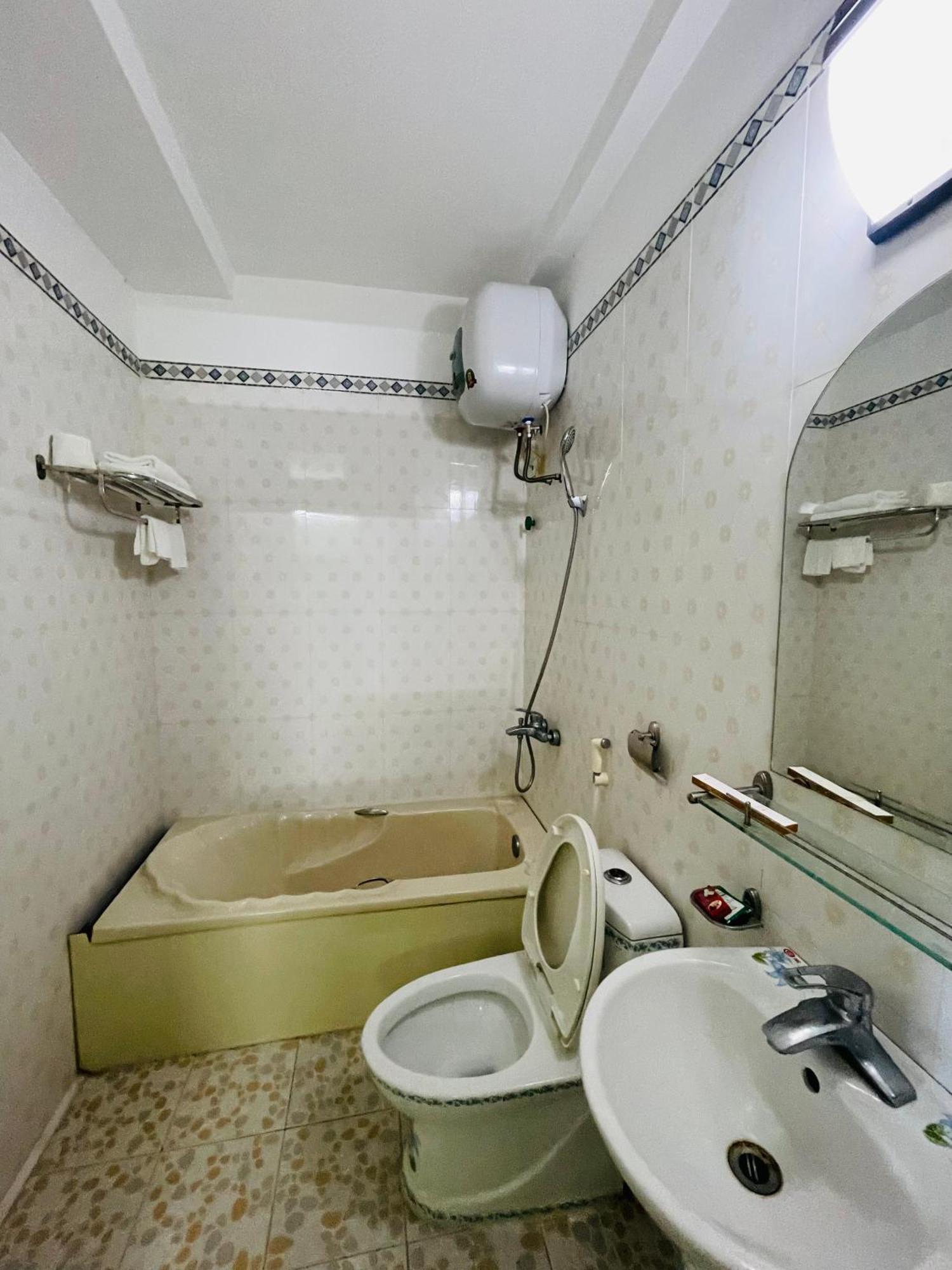 Khach San Ngoc Ly 8 Hotell Thanh Hóa Exteriör bild